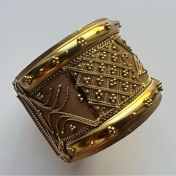 Gold Colored Buckle Bracelet - Picture 3 of 4